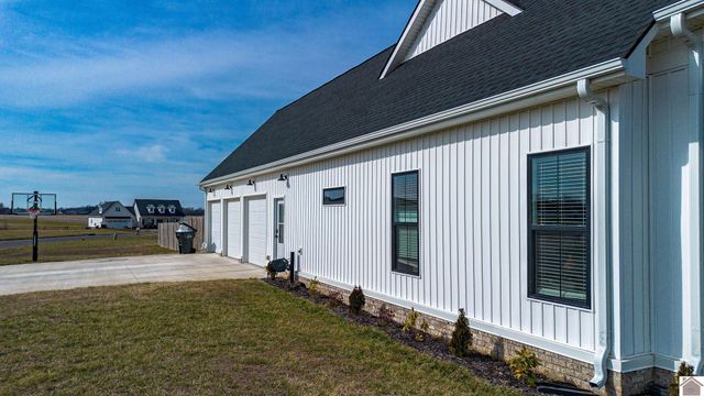 1560 Falcons Ridge Blvd, Paducah, KY 42001