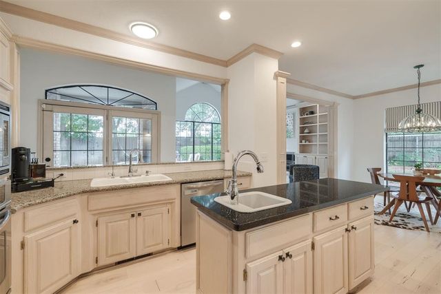 1009 Glenridge Drive, Edmond, OK 73013