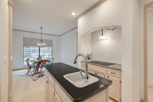 1009 Glenridge Drive, Edmond, OK 73013