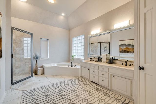 1009 Glenridge Drive, Edmond, OK 73013