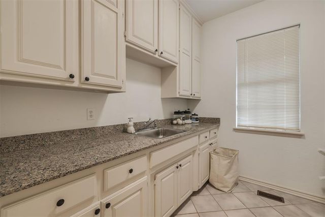 1009 Glenridge Drive, Edmond, OK 73013