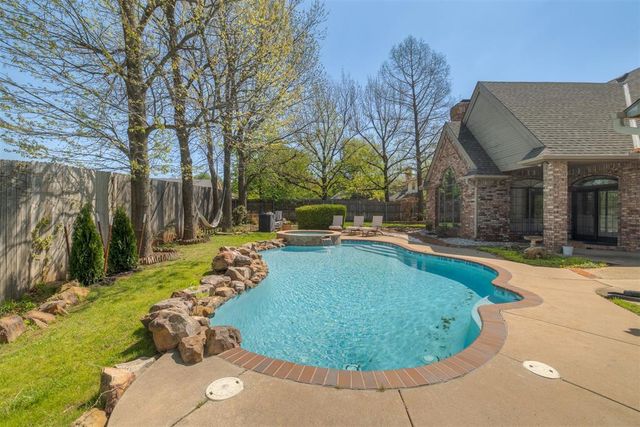 1009 Glenridge Drive, Edmond, OK 73013