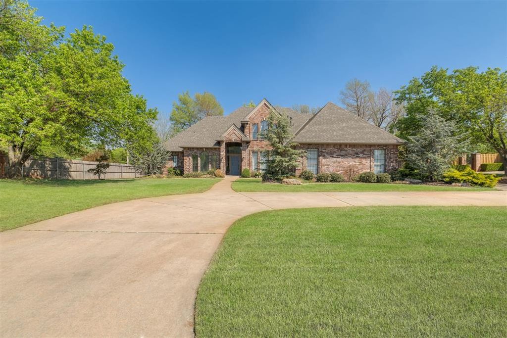 1009 Glenridge Drive, Edmond, OK 73013