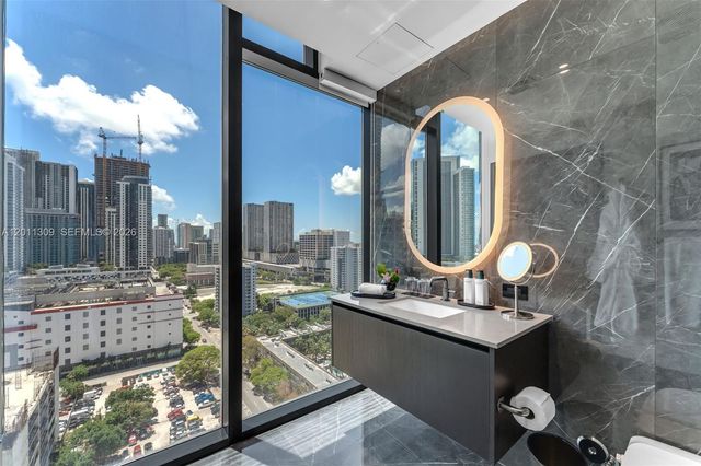 20 NE 11 ST 3410, Miami, FL 33132