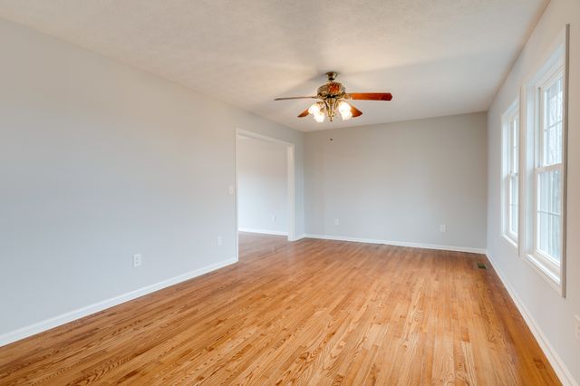 679 Airport Rd, Portland, TN 37148