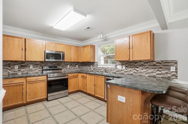 1135 Stonehenge Lane, Charlotte, NC 28216