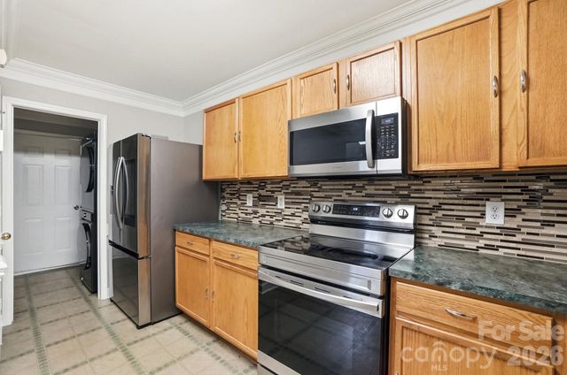 1135 Stonehenge Lane, Charlotte, NC 28216