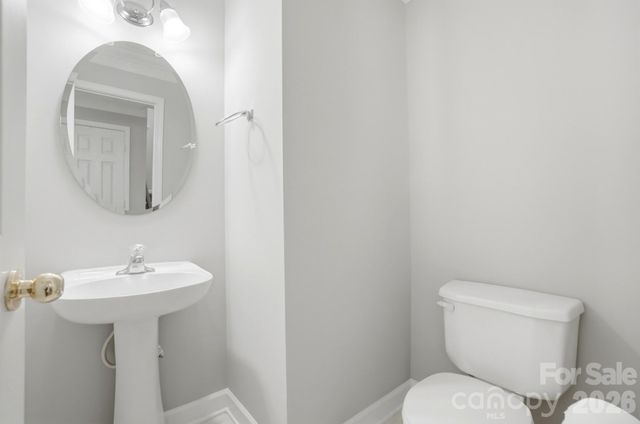 1135 Stonehenge Lane, Charlotte, NC 28216