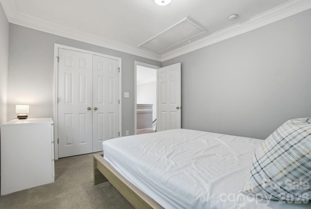 1135 Stonehenge Lane, Charlotte, NC 28216