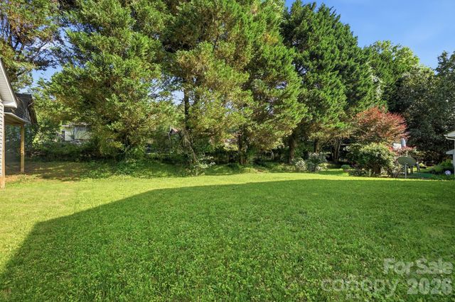 1135 Stonehenge Lane, Charlotte, NC 28216