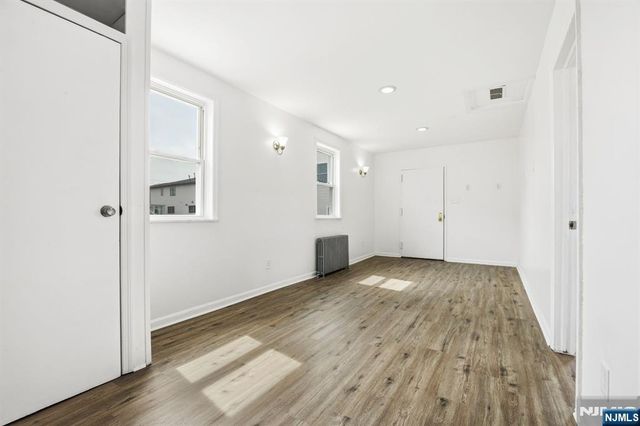 826 7th Street, Secaucus, NJ 07094