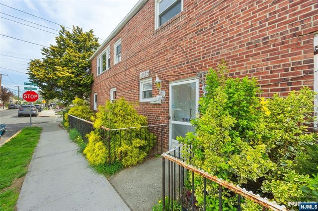 826 7th Street, Secaucus, NJ 07094