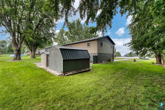 46871 265th St, Sioux Falls, SD 57106