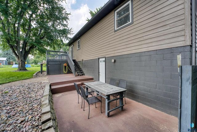 46871 265th St, Sioux Falls, SD 57106