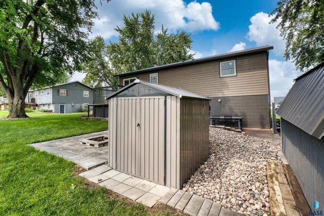 46871 265th St, Sioux Falls, SD 57106