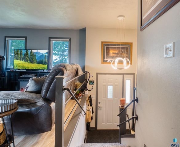46871 265th St, Sioux Falls, SD 57106