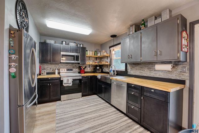 46871 265th St, Sioux Falls, SD 57106