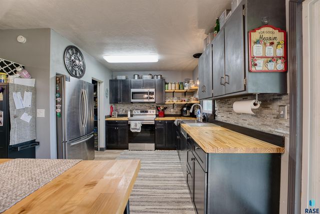 46871 265th St, Sioux Falls, SD 57106