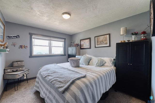 46871 265th St, Sioux Falls, SD 57106