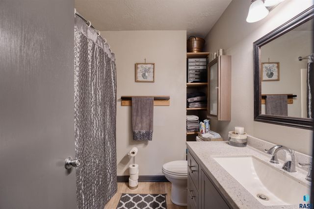 46871 265th St, Sioux Falls, SD 57106