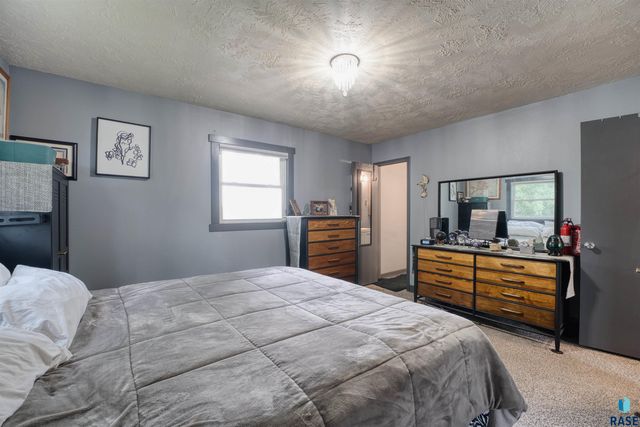46871 265th St, Sioux Falls, SD 57106