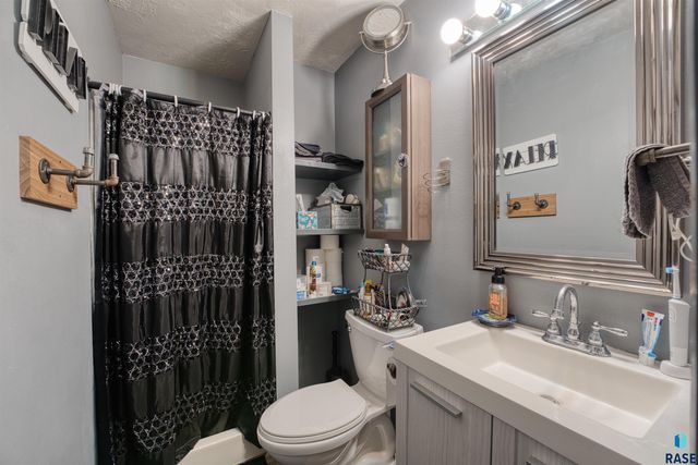 46871 265th St, Sioux Falls, SD 57106