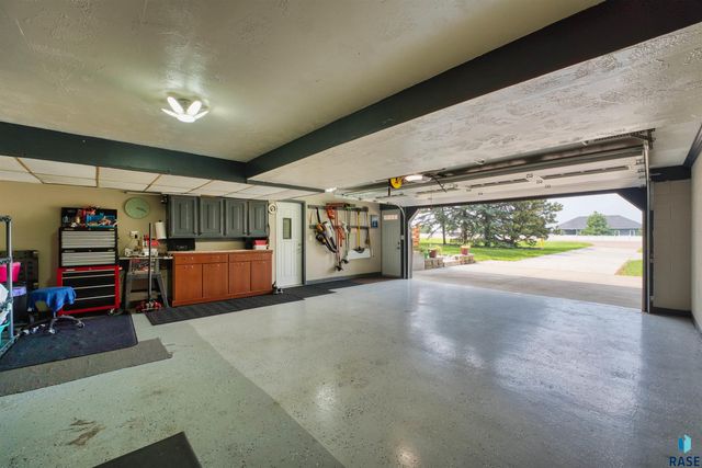 46871 265th St, Sioux Falls, SD 57106
