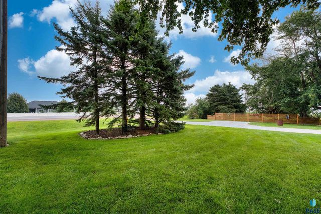 46871 265th St, Sioux Falls, SD 57106