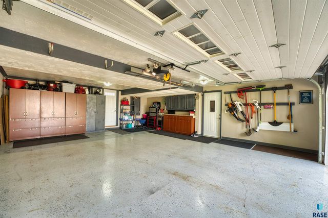 46871 265th St, Sioux Falls, SD 57106