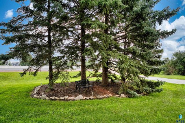 46871 265th St, Sioux Falls, SD 57106