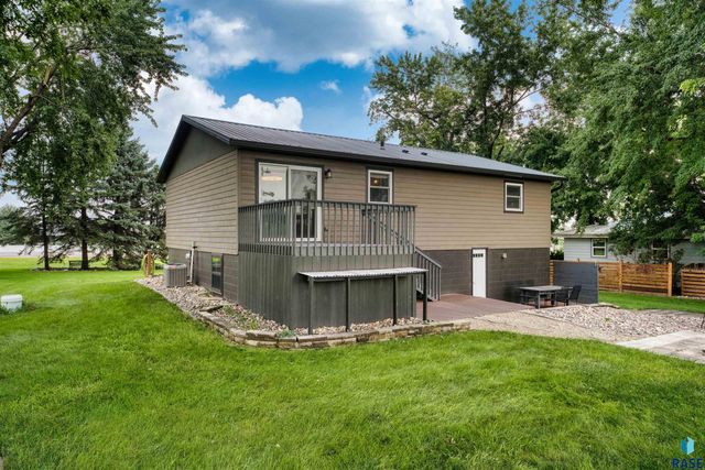 46871 265th St, Sioux Falls, SD 57106