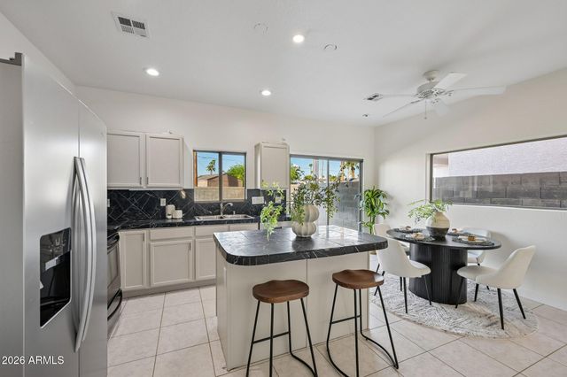3020 E KINGS Avenue, Phoenix, AZ 85032