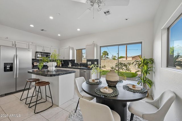 3020 E KINGS Avenue, Phoenix, AZ 85032