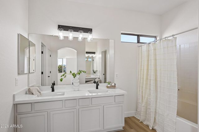 3020 E KINGS Avenue, Phoenix, AZ 85032