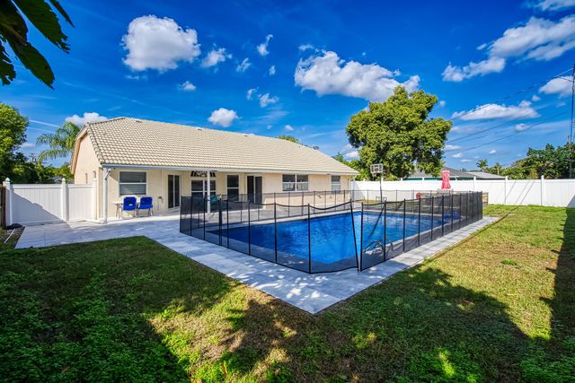 2962 SW Coastal Terrace, Port St Lucie, FL 34953