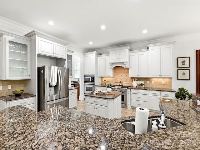 6806 Larrisa Court, Charlotte, NC 28226