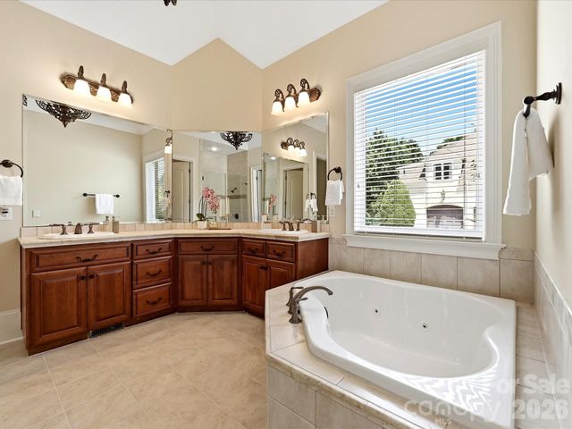 6806 Larrisa Court, Charlotte, NC 28226