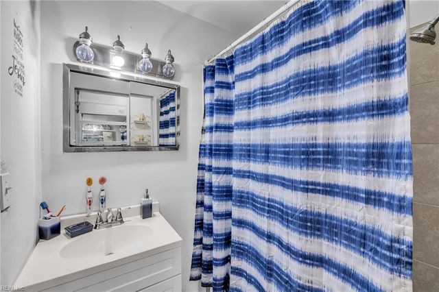 732 Finck LN, Chesapeake, VA 23320