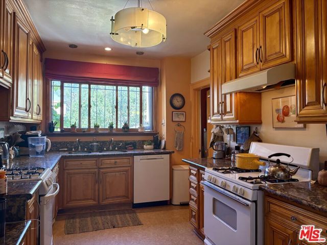 723 N Orange Drive, Los Angeles, CA 90038