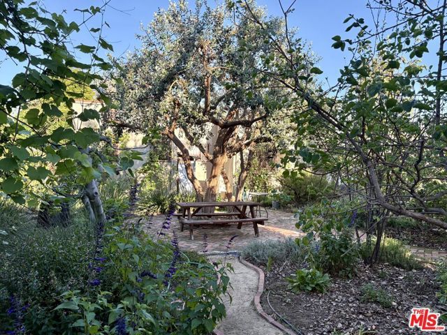 723 N Orange Drive, Los Angeles, CA 90038