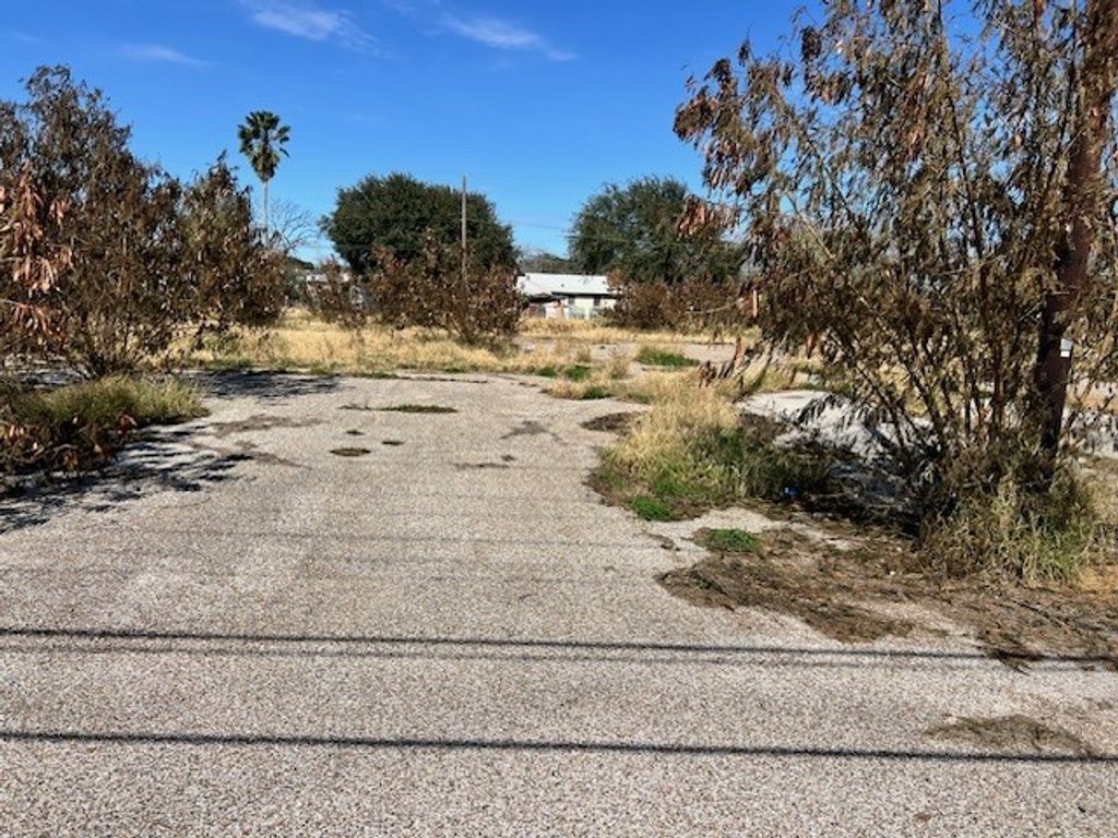 4300 Leopard St, Corpus Christi, TX 78408 — photo 4