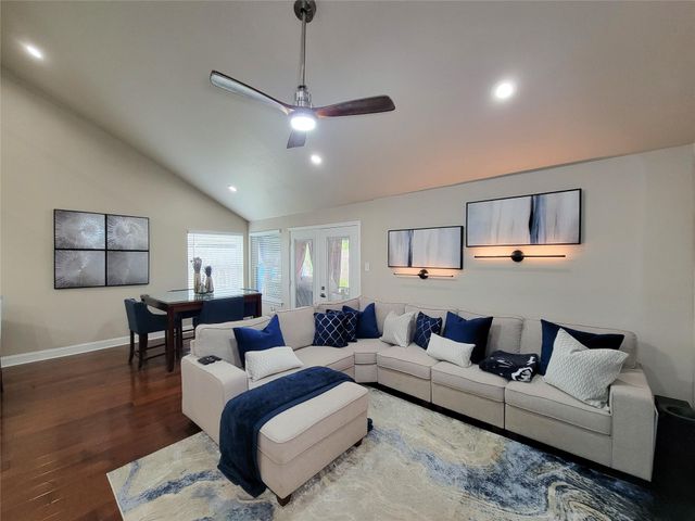 12018 Kleinmeadow Drive, Houston, TX 77066