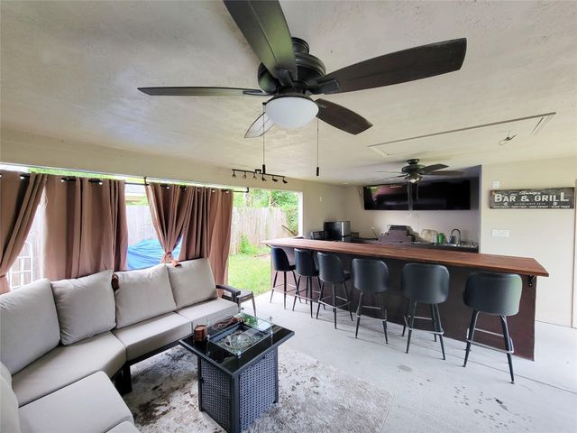 12018 Kleinmeadow Drive, Houston, TX 77066