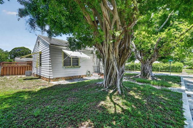 6901 Garden Avenue, West Palm Beach, FL 33405