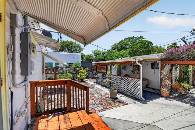 6901 Garden Avenue, West Palm Beach, FL 33405