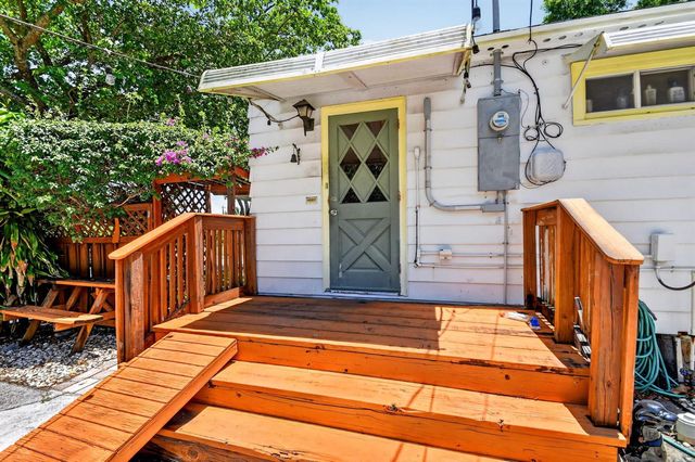 6901 Garden Avenue, West Palm Beach, FL 33405
