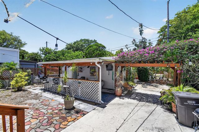 6901 Garden Avenue, West Palm Beach, FL 33405