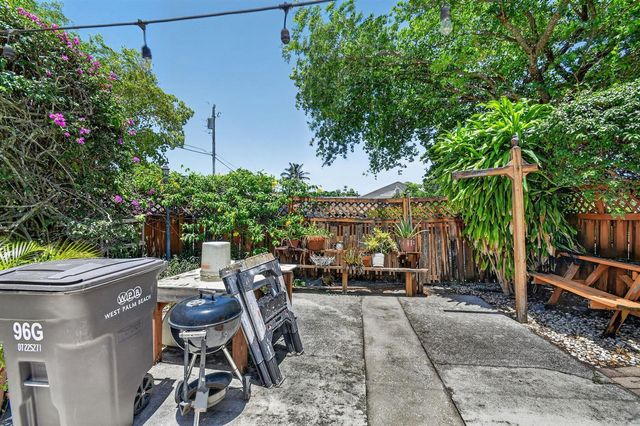6901 Garden Avenue, West Palm Beach, FL 33405