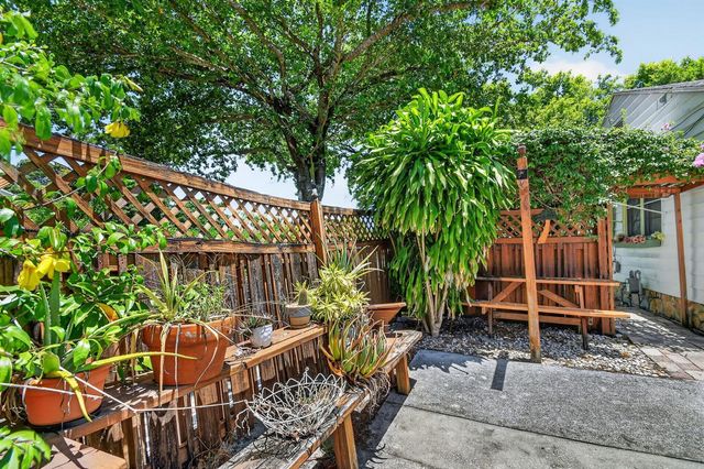 6901 Garden Avenue, West Palm Beach, FL 33405