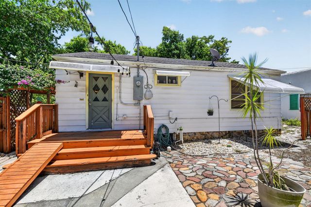 6901 Garden Avenue, West Palm Beach, FL 33405